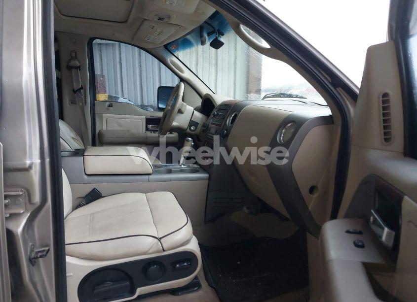 Photo 5 of 2006 Lincoln Mark LT (VIN 5LTPW16576FJ10505)