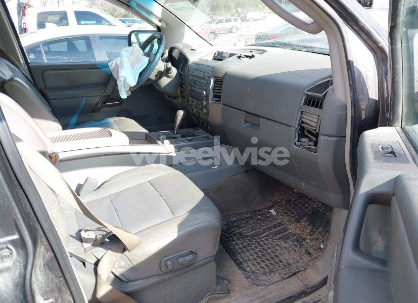 Photo 5 of 2004 Nissan Pathfinder ARMADA LE (VIN 5N1AA08A74N712475)