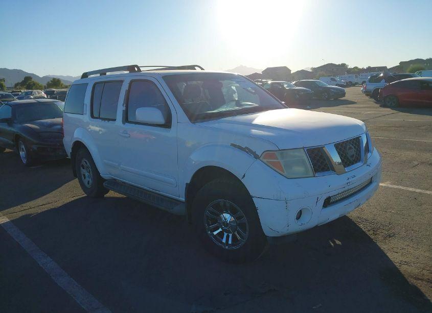 2005 Nissan Pathfinder SE (VIN 5N1AR18U25C703530) main photo