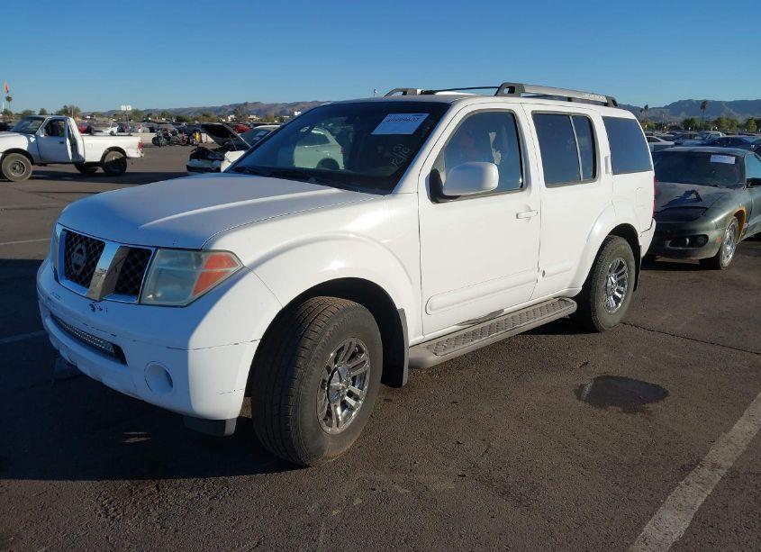 Photo 2 of 2005 Nissan Pathfinder SE (VIN 5N1AR18U25C703530)