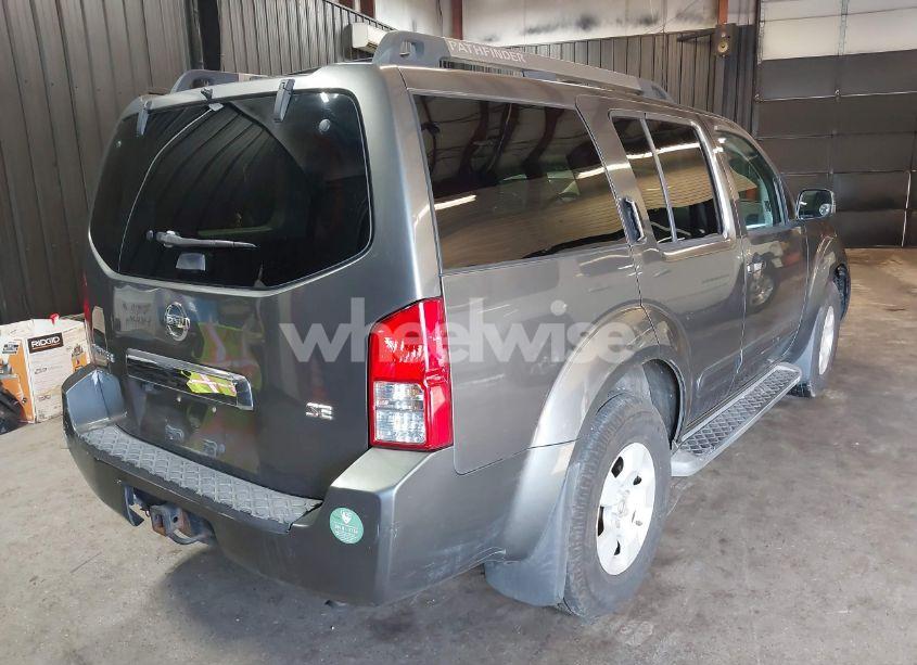 Photo 4 of 2005 Nissan Pathfinder SE (VIN 5N1AR18U95C730255)