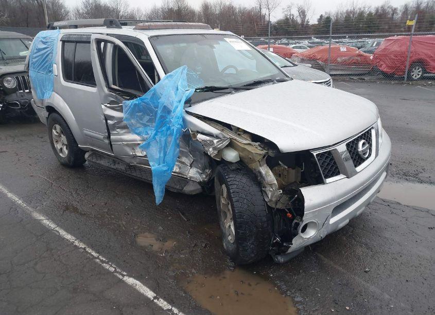 2005 Nissan Pathfinder SE (VIN 5N1AR18U95C752837) main photo