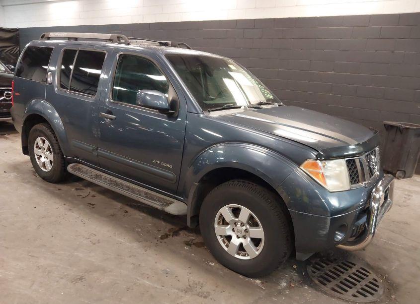 2005 Nissan Pathfinder SE OFF-ROAD (VIN 5N1AR18W55C717794) main photo