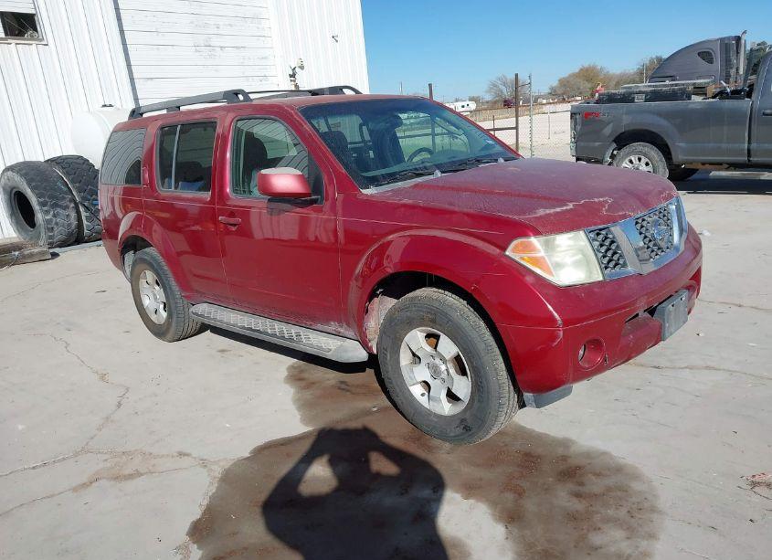 2005 Nissan Pathfinder SE (VIN 5N1AR18W75C724133) main photo