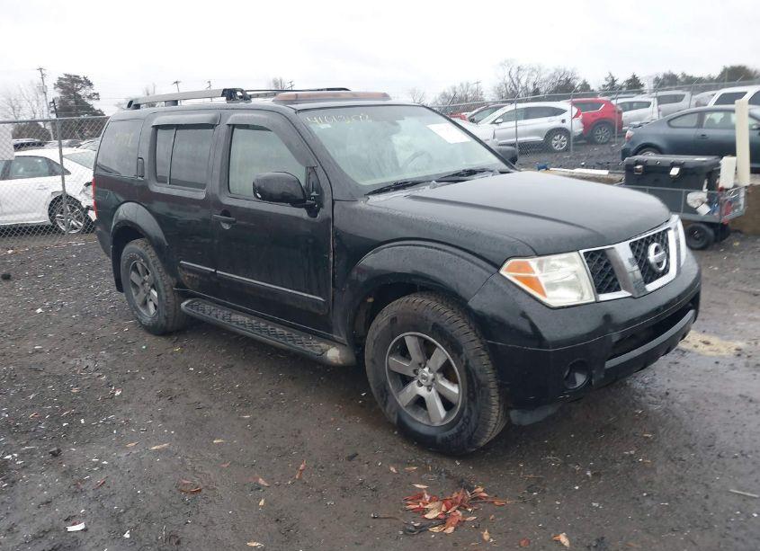 2005 Nissan Pathfinder SE (VIN 5N1AR18W85C749557) main photo