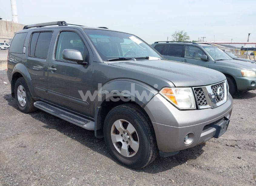2005 Nissan Pathfinder SE (VIN 5N1AR18W95C743850) main photo