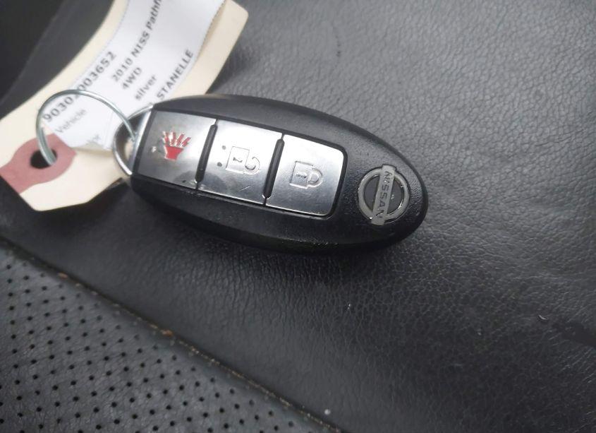 Photo 11 of 2010 Nissan Pathfinder LE (VIN 5N1AR1NBXAC612373)