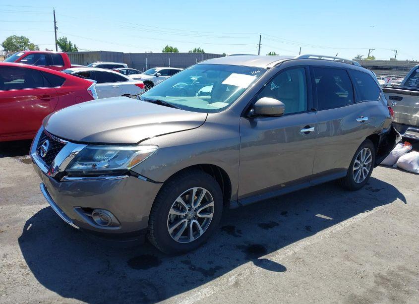 Photo 2 of 2013 Nissan Pathfinder SV (VIN 5N1AR2MM0DC669792)