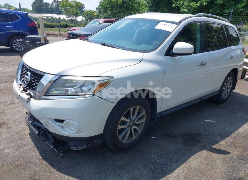 Photo 2 of 2013 Nissan Pathfinder SV (VIN 5N1AR2MM0DC674345)
