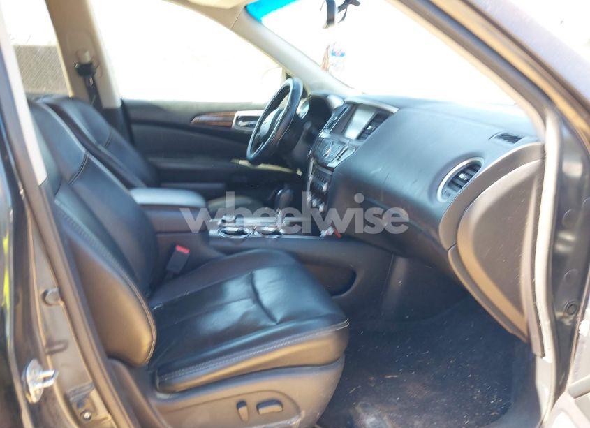 Photo 5 of 2014 Nissan Pathfinder SL (VIN 5N1AR2MM0EC701593)