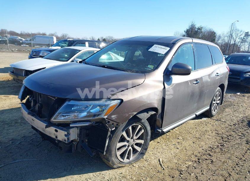 Photo 2 of 2014 Nissan Pathfinder S (VIN 5N1AR2MM0EC721813)