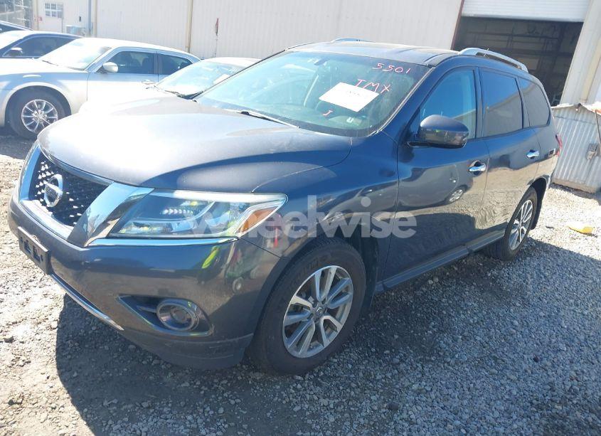 Photo 2 of 2014 Nissan Pathfinder SV (VIN 5N1AR2MM0EC731063)