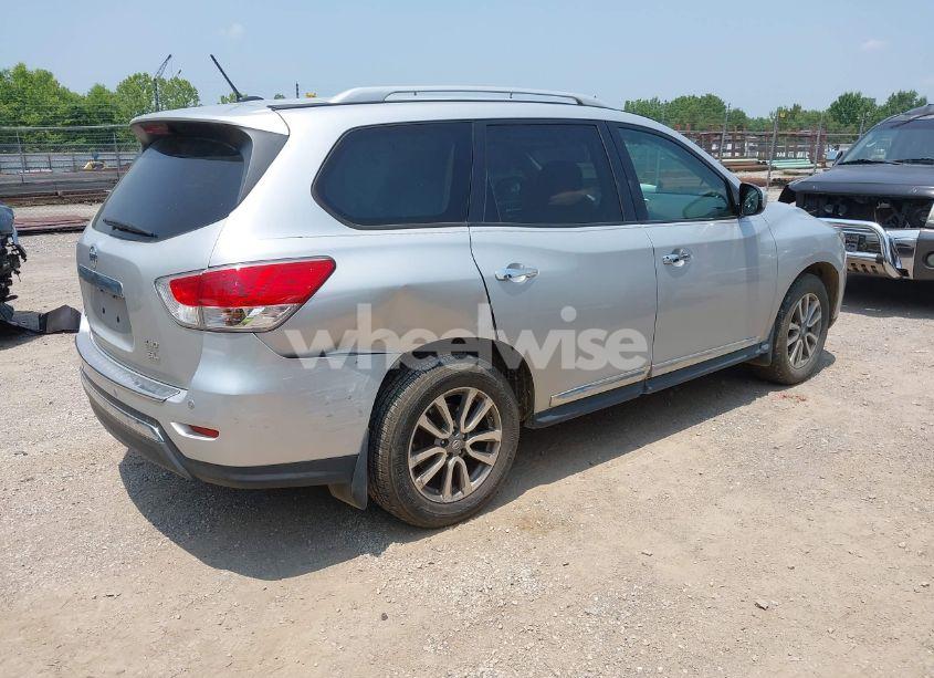 Photo 4 of 2015 Nissan Pathfinder SL (VIN 5N1AR2MM0FC605299)