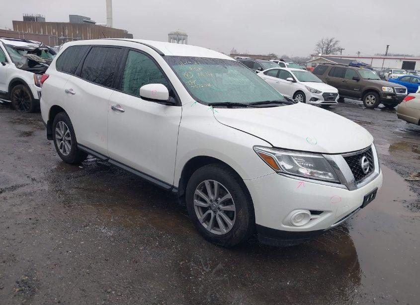 2015 Nissan Pathfinder S (VIN 5N1AR2MM0FC621826) main photo