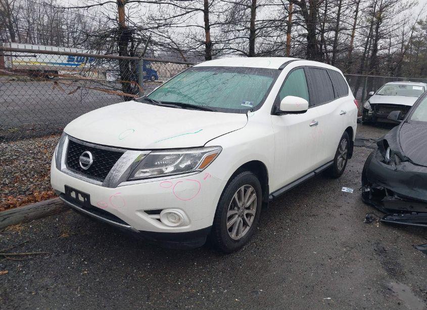 Photo 2 of 2015 Nissan Pathfinder S (VIN 5N1AR2MM0FC621826)
