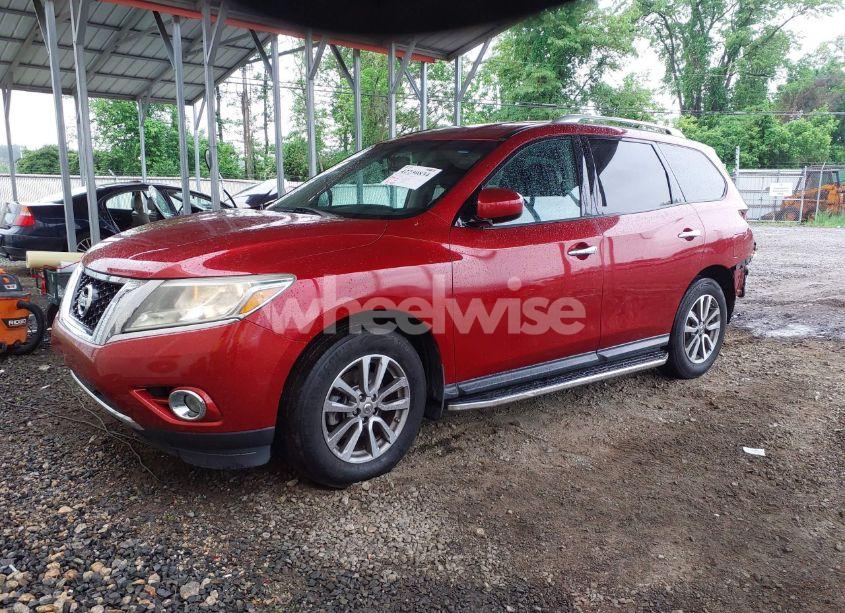 Photo 2 of 2016 Nissan Pathfinder SV (VIN 5N1AR2MM0GC605398)