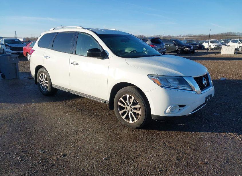 2016 Nissan Pathfinder S (VIN 5N1AR2MM0GC636182) main photo