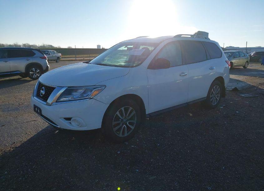 Photo 2 of 2016 Nissan Pathfinder S (VIN 5N1AR2MM0GC636182)
