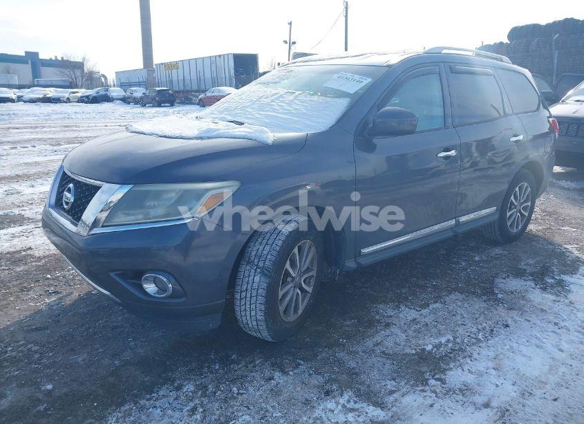 Photo 2 of 2013 Nissan Pathfinder SL (VIN 5N1AR2MM1DC639460)