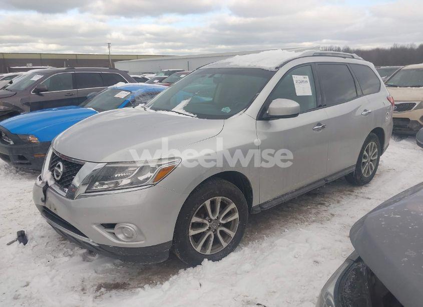 Photo 2 of 2014 Nissan Pathfinder SV (VIN 5N1AR2MM1EC632347)
