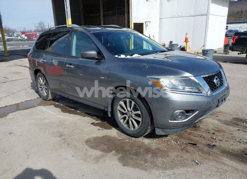 2015 Nissan Pathfinder S (VIN 5N1AR2MM1FC674597) main photo
