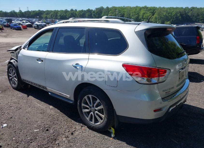 Photo 3 of 2016 Nissan Pathfinder SL (VIN 5N1AR2MM1GC611565)