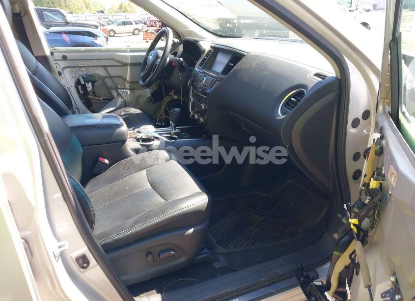 Photo 5 of 2016 Nissan Pathfinder SL (VIN 5N1AR2MM1GC611565)