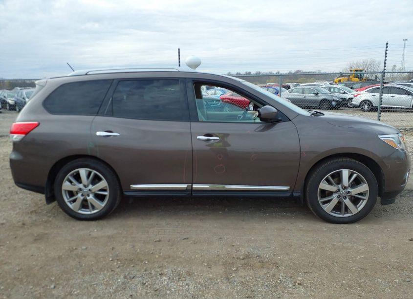 Photo 13 of 2016 Nissan Pathfinder PLATINUM (VIN 5N1AR2MM1GC655887)