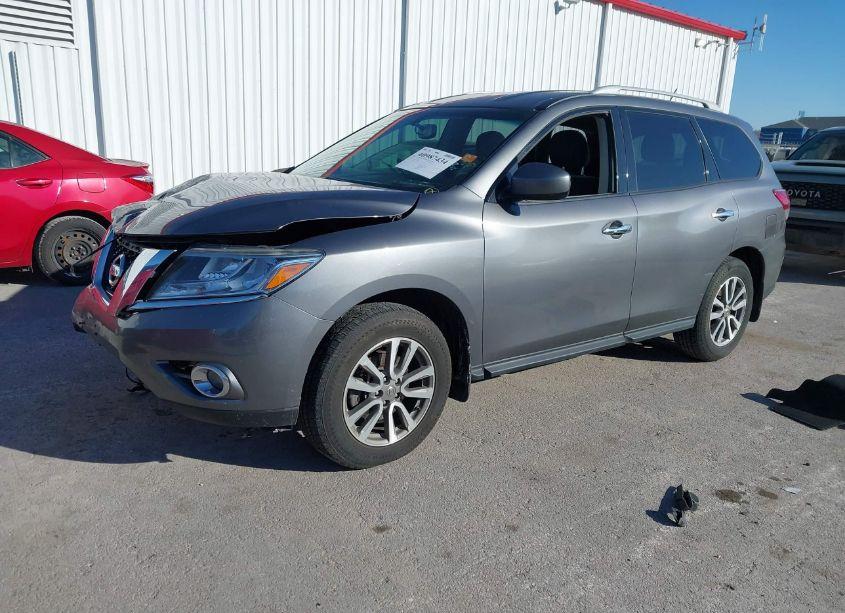 Photo 2 of 2016 Nissan Pathfinder SV (VIN 5N1AR2MM1GC664931)