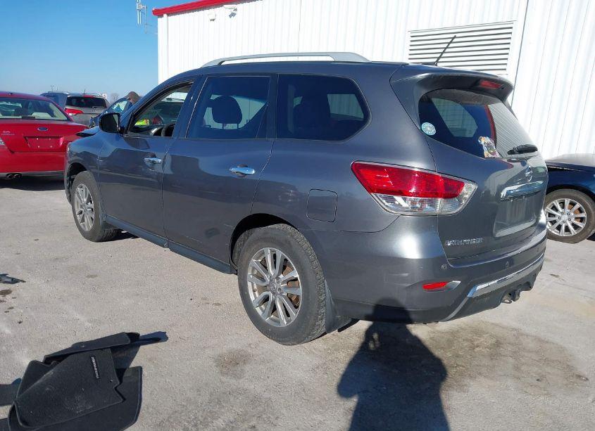 Photo 3 of 2016 Nissan Pathfinder SV (VIN 5N1AR2MM1GC664931)