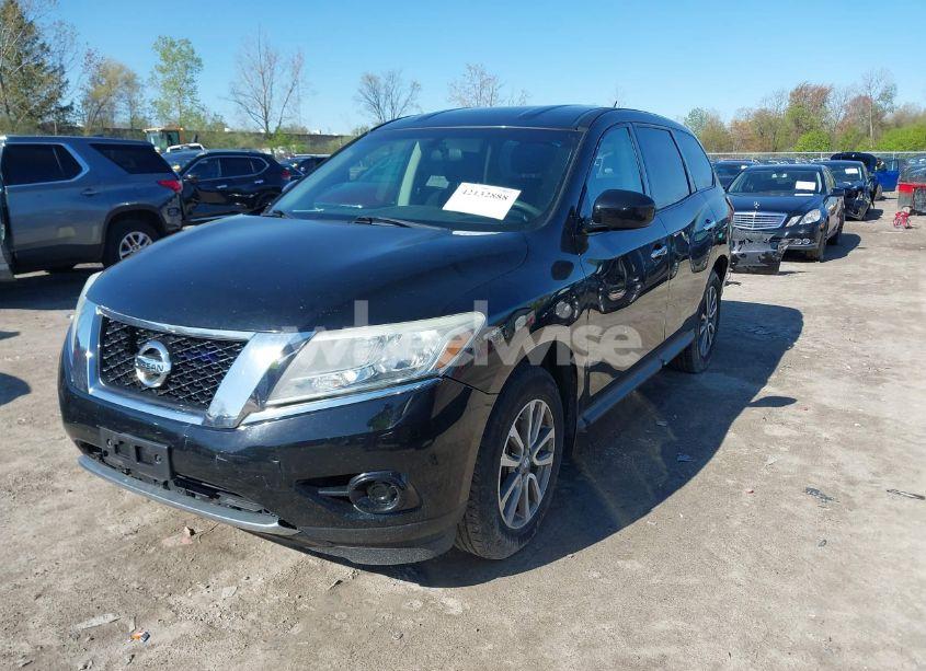 Photo 2 of 2014 Nissan Pathfinder S (VIN 5N1AR2MM2EC655751)