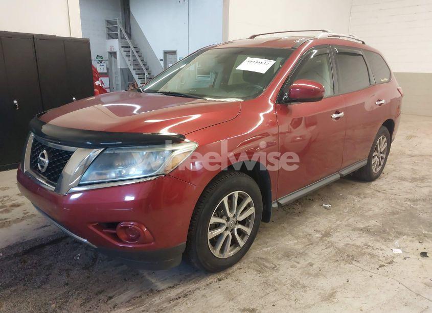 Photo 2 of 2014 Nissan Pathfinder SV (VIN 5N1AR2MM2EC714233)