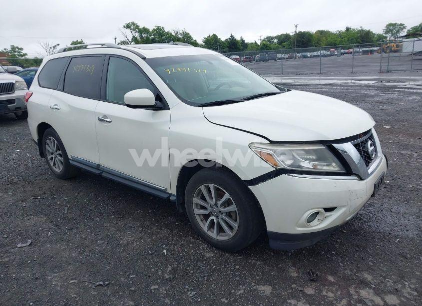 2016 Nissan Pathfinder SL (VIN 5N1AR2MM2GC634840) main photo