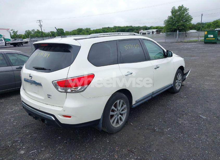 Photo 4 of 2016 Nissan Pathfinder SL (VIN 5N1AR2MM2GC634840)