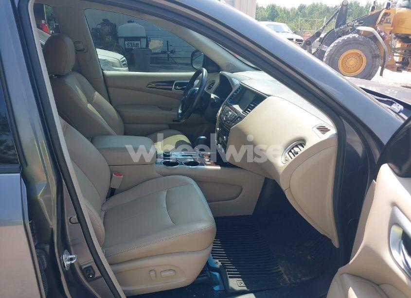 Photo 5 of 2016 Nissan Pathfinder SL (VIN 5N1AR2MM2GC655123)