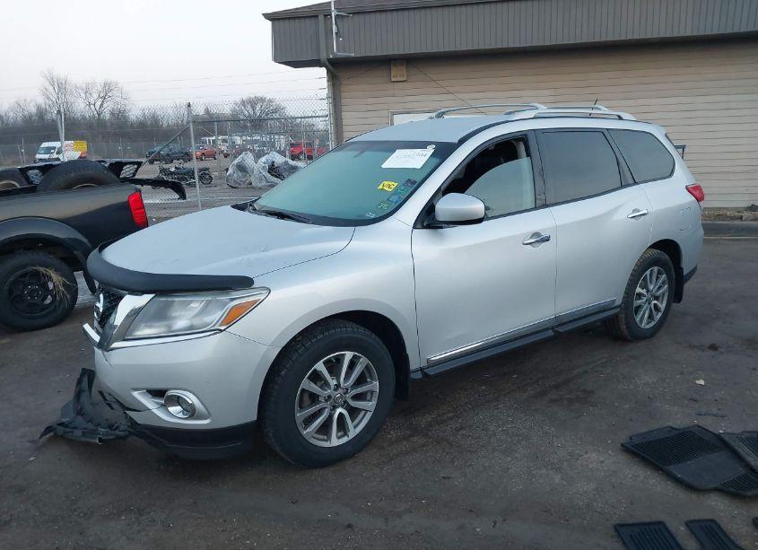 Photo 2 of 2013 Nissan Pathfinder SL (VIN 5N1AR2MM3DC601762)