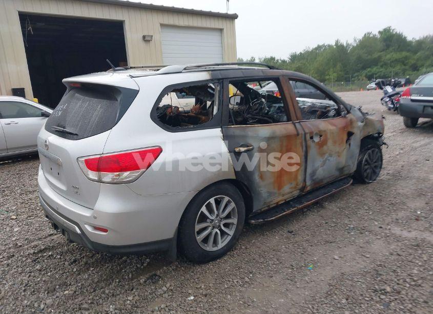 Photo 4 of 2013 Nissan Pathfinder SL (VIN 5N1AR2MM3DC611109)