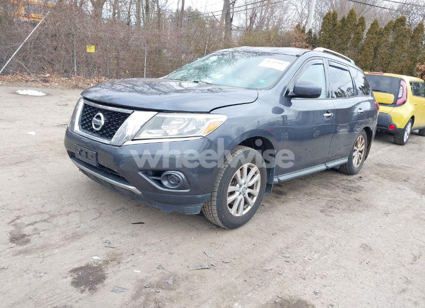 Photo 2 of 2013 Nissan Pathfinder SV (VIN 5N1AR2MM3DC650735)