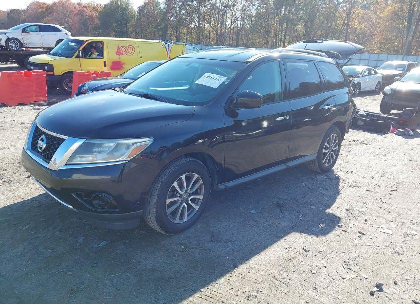 Photo 2 of 2013 Nissan Pathfinder SV (VIN 5N1AR2MM3DC671942)