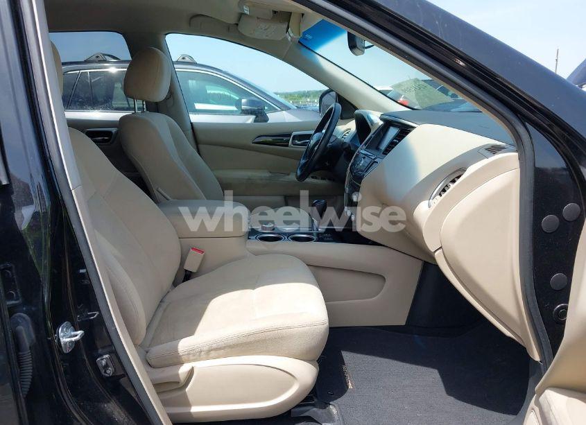 Photo 5 of 2016 Nissan Pathfinder SV (VIN 5N1AR2MM3GC610255)