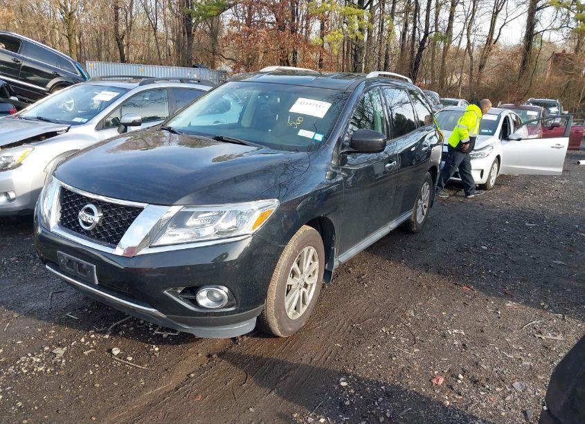 Photo 2 of 2015 Nissan Pathfinder SV (VIN 5N1AR2MM4FC709150)
