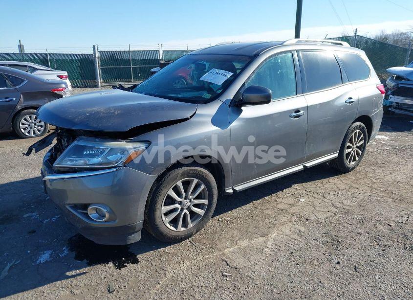 Photo 2 of 2016 Nissan Pathfinder SV (VIN 5N1AR2MM4GC622642)