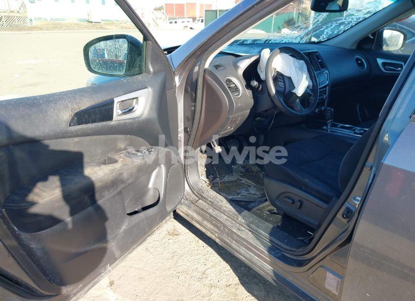 Photo 5 of 2016 Nissan Pathfinder SV (VIN 5N1AR2MM4GC622642)