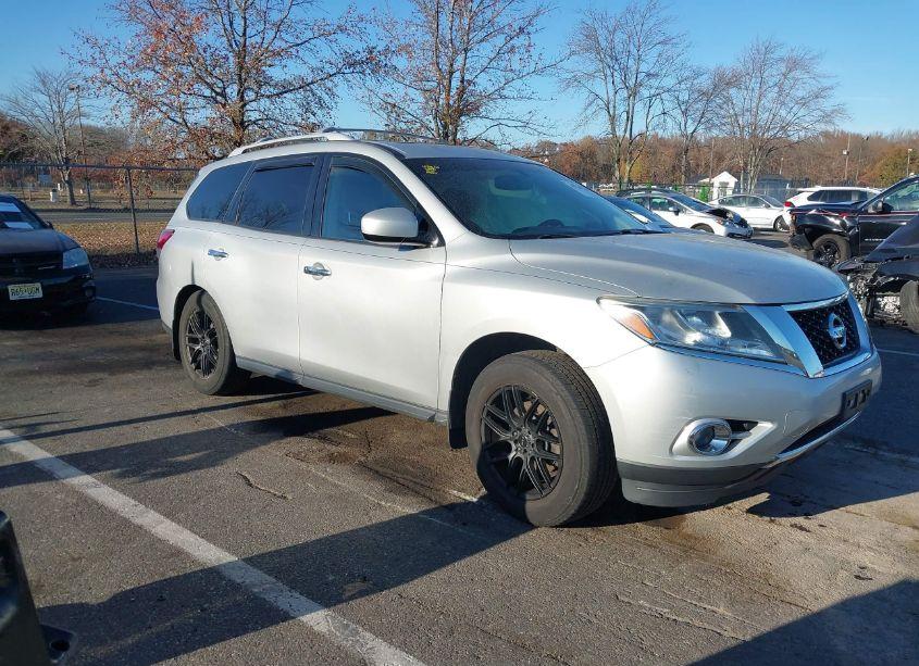 2016 Nissan Pathfinder SV (VIN 5N1AR2MM4GC631812) main photo