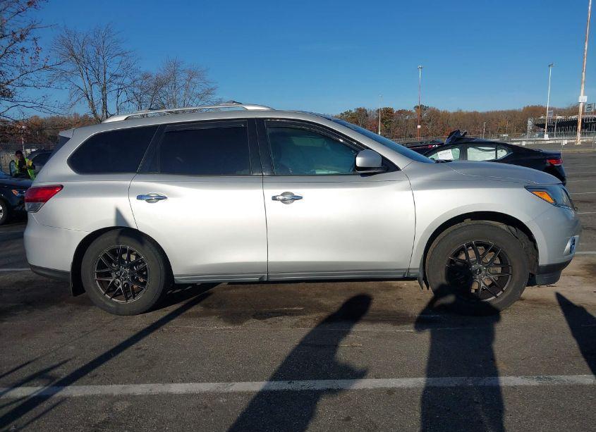 Photo 13 of 2016 Nissan Pathfinder SV (VIN 5N1AR2MM4GC631812)