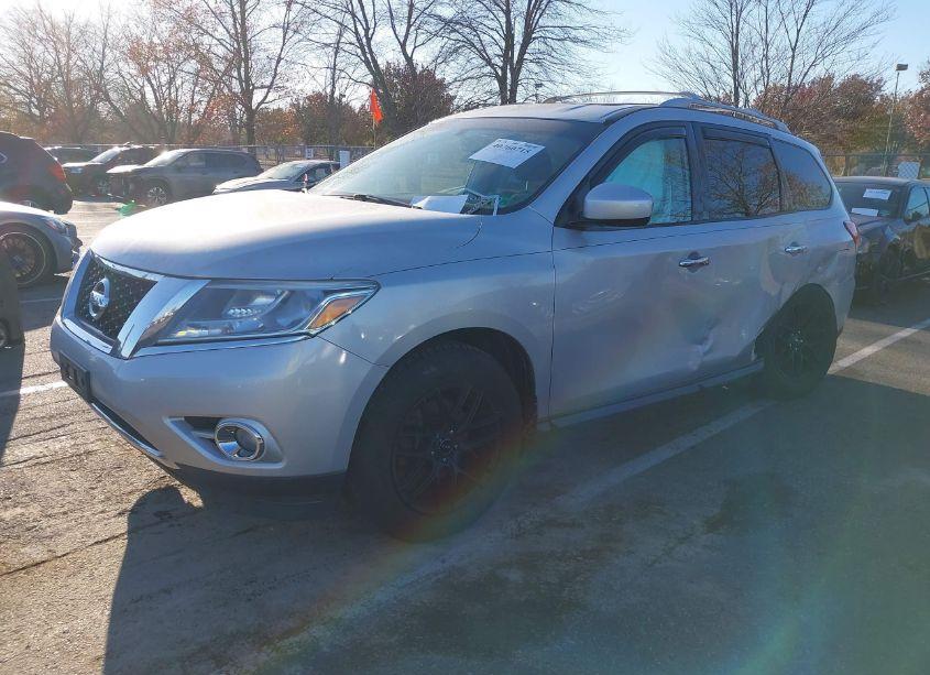 Photo 2 of 2016 Nissan Pathfinder SV (VIN 5N1AR2MM4GC631812)