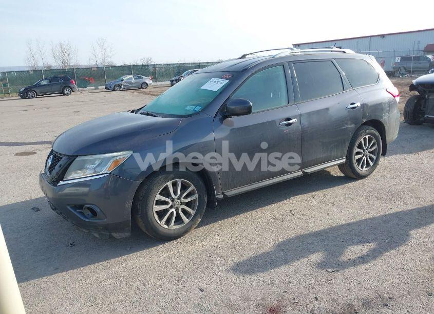 Photo 2 of 2013 Nissan Pathfinder SV (VIN 5N1AR2MM5DC650199)