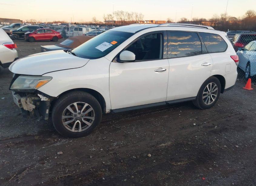 Photo 2 of 2013 Nissan Pathfinder SV (VIN 5N1AR2MM5DC673417)