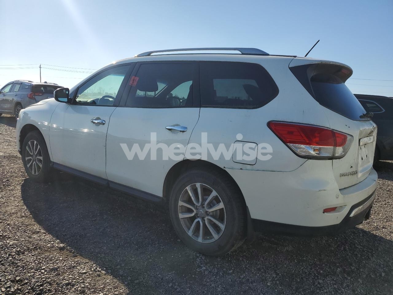 Photo 2 of 2014 NISSAN PATHFINDER S N/A (VIN 5N1AR2MM5EC691157)