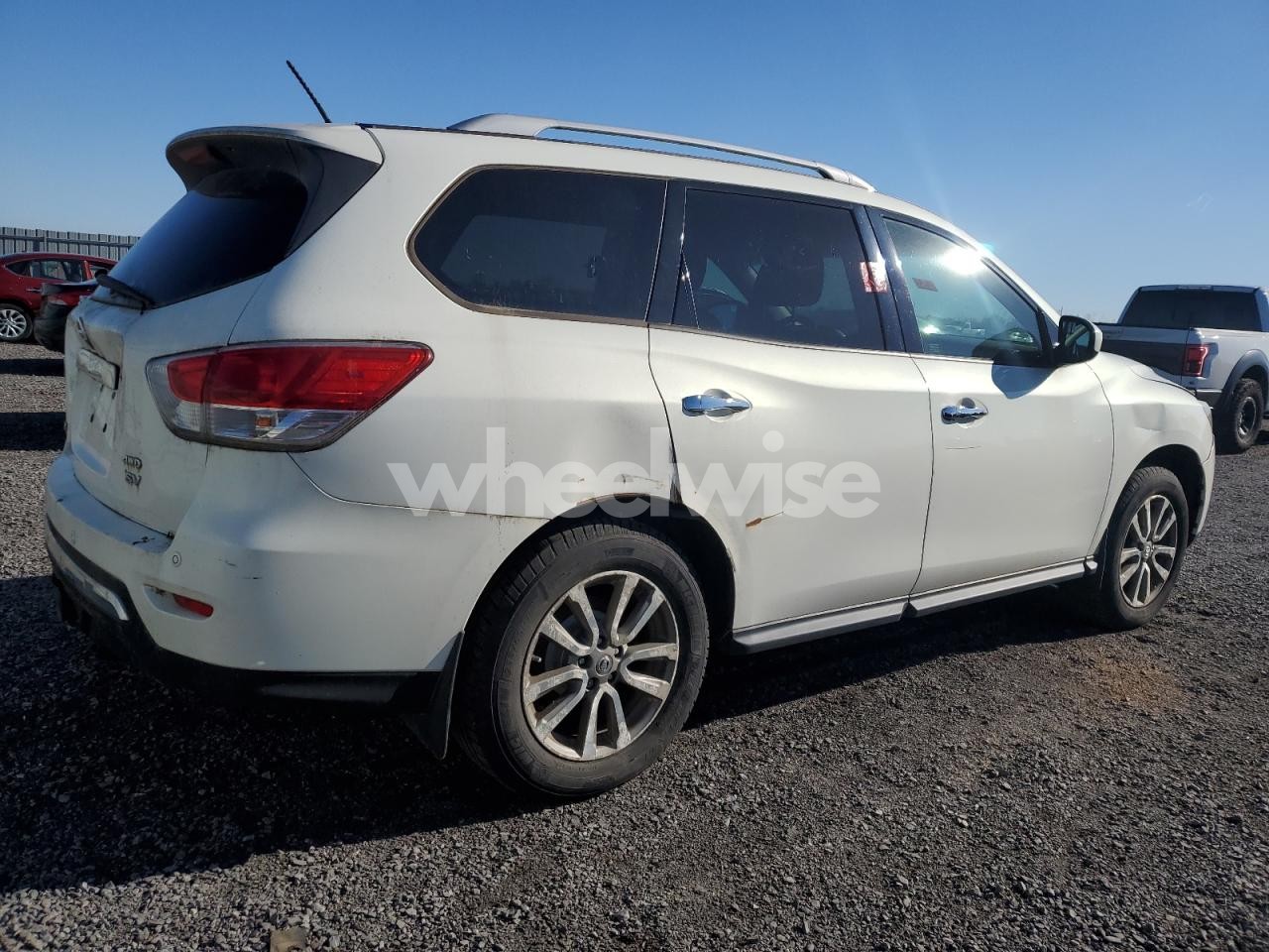 Photo 3 of 2014 NISSAN PATHFINDER S N/A (VIN 5N1AR2MM5EC691157)